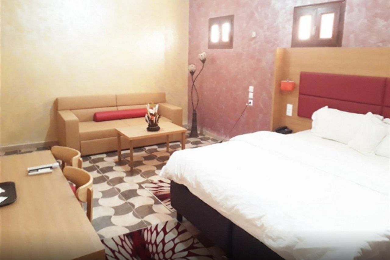 Hotel Takialt à Adrar Extérieur photo